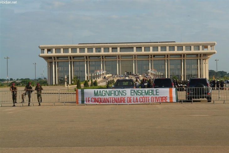 Le regard tourné vers Yamoussoukro